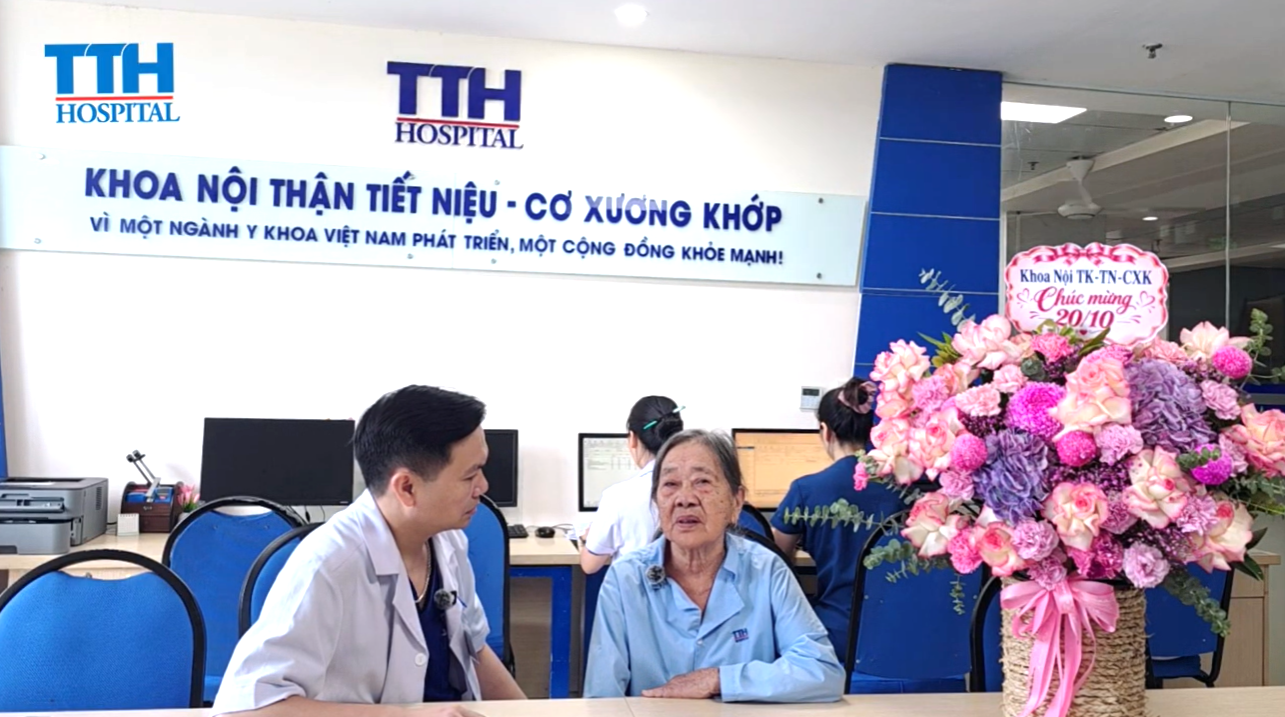 ĐÔNG CỨNG KHỚP VAI NHIỀU NĂM, CỤ BÀ 84 TUỔI CẢI THIỆN VẬN ĐỘNG SAU TIÊM NONG PHÁ ĐÔNG KHỚP VAI